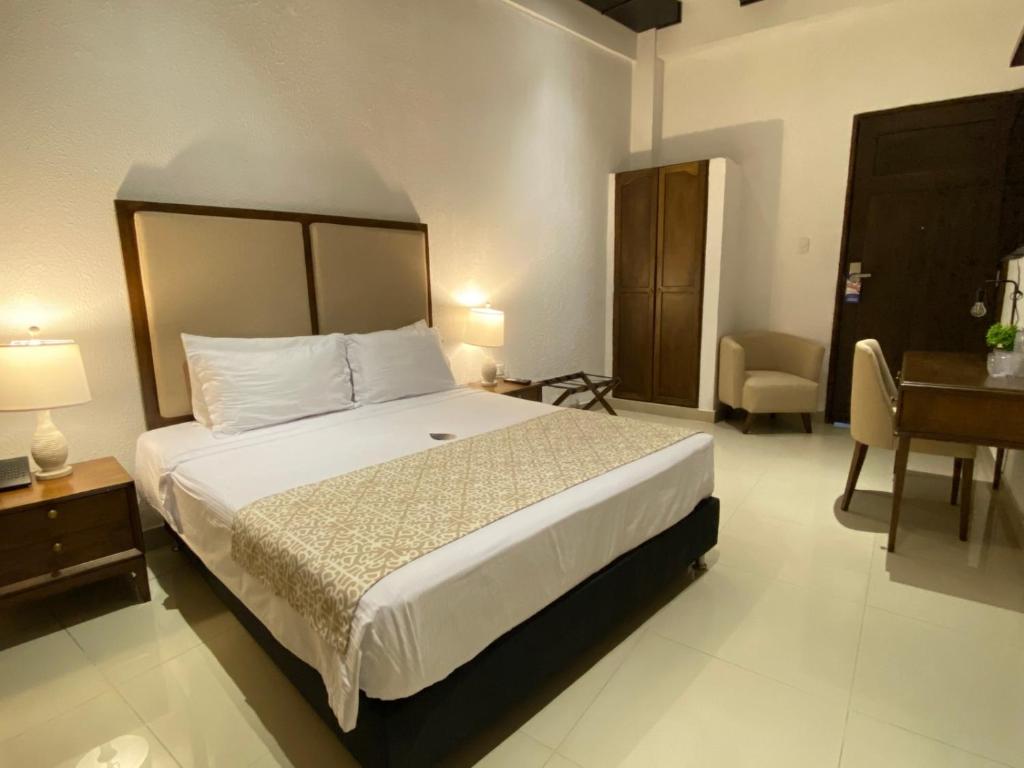 Postel nebo postele na pokoji v ubytování Hotel Dorado Plaza Centro Histórico