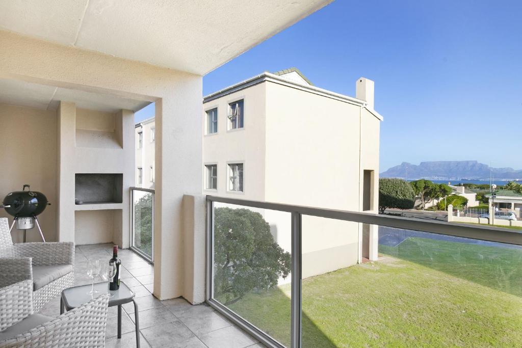 Big Bay Beach Club 122 by HostAgents, Bloubergstrand (updated prices 2024)
