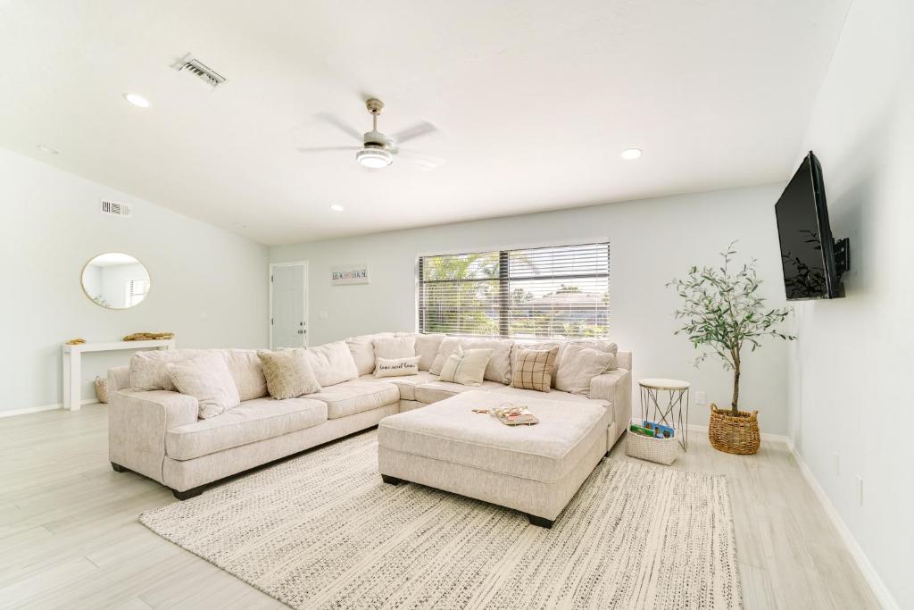 Sleek Cape Coral Vacation Rental with Private Pool! - Housity