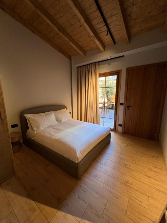 Postel nebo postele na pokoji v ubytování Faces & Places Boutique Hotel