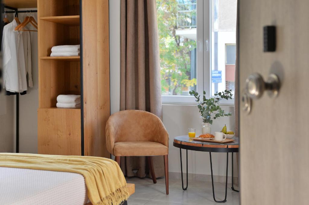 Postel nebo postele na pokoji v ubytování Alekos Apartments 2 Netflix, Self Check-In