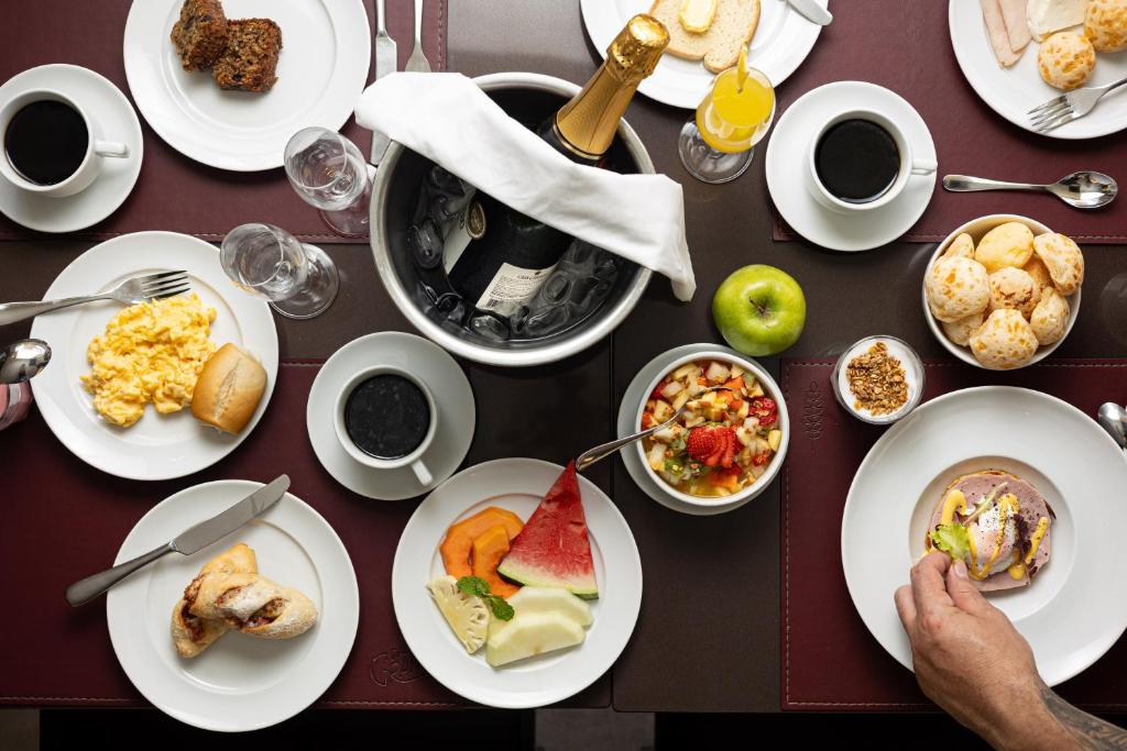 Comida no hotel ou em algum lugar perto
