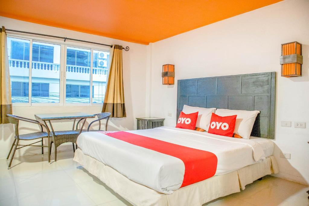 Cama o camas de una habitación en OYO 126 Patong Station House