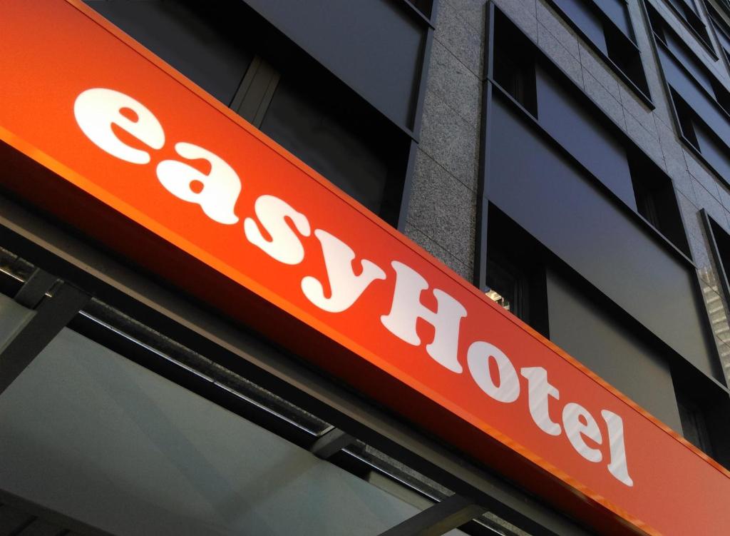 a sign on the side of a building at easyHotel Frankfurt City Center in Frankfurt