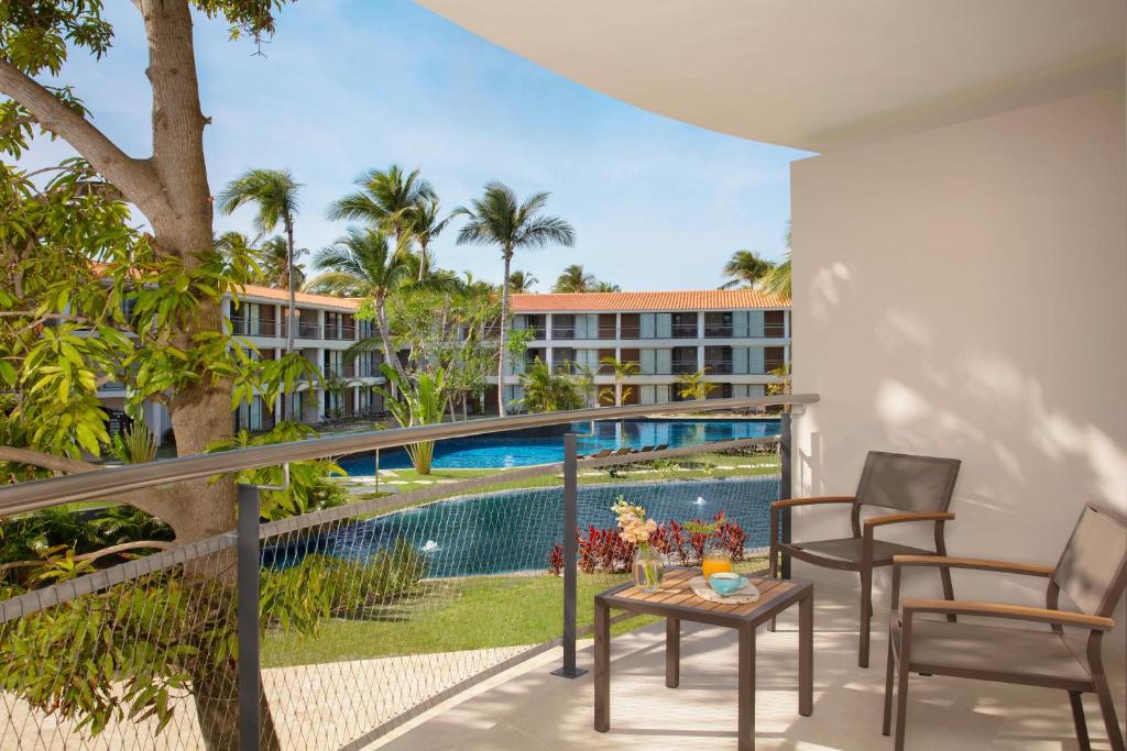 Bazén v ubytování Dreams Flora Resort & Spa - All Inclusive nebo v jeho okolí
