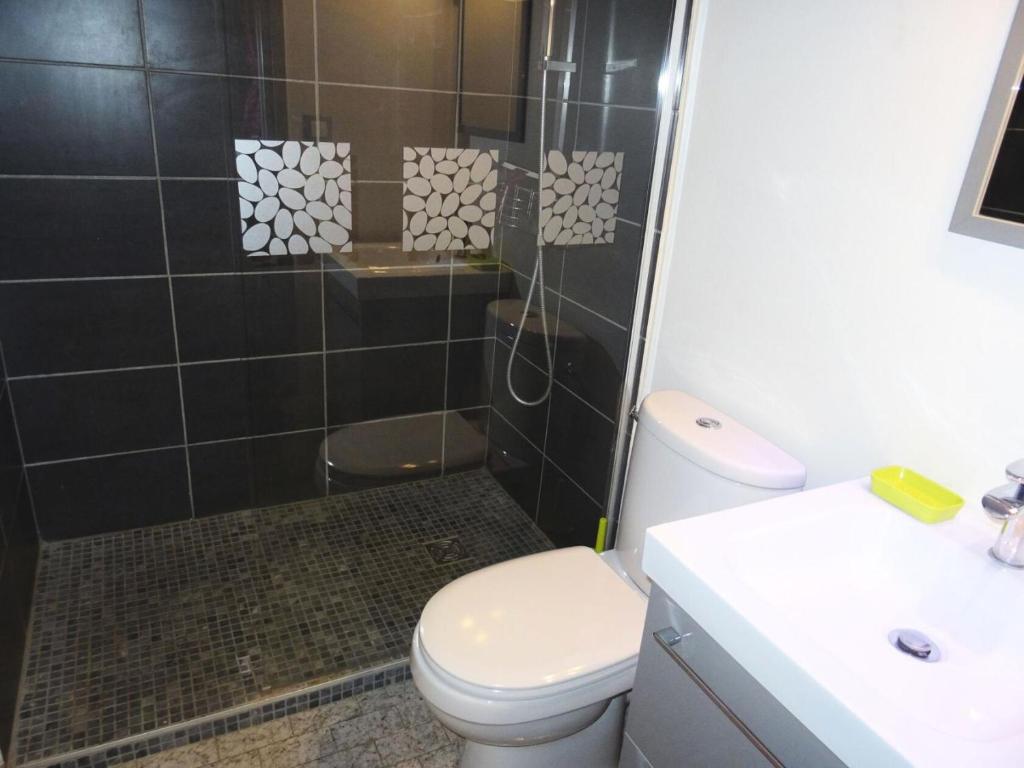 Kúpeľňa v ubytovaní Résidence Le Chateau Durieux 1 - Ravissant petit studio au coeur de la ville ! MAE-1064