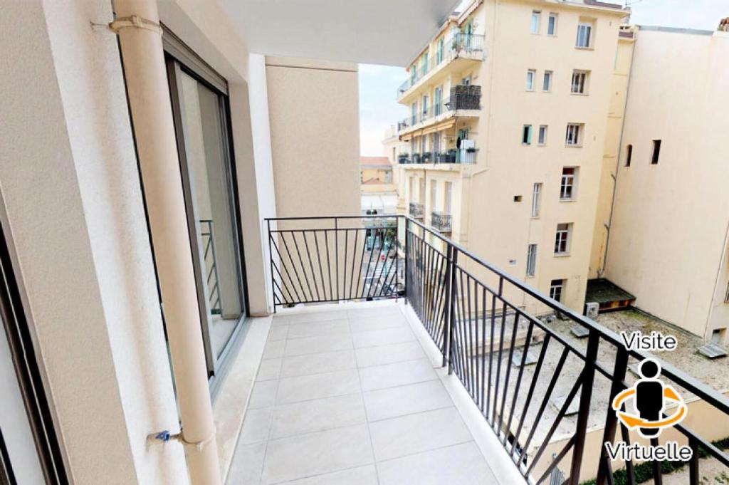 Zdjęcie z galerii obiektu Résidence West Bay - GIOTTO - Beau 2P neuf plein centre avec terrasse et parking MAE-8914 w Mentonie