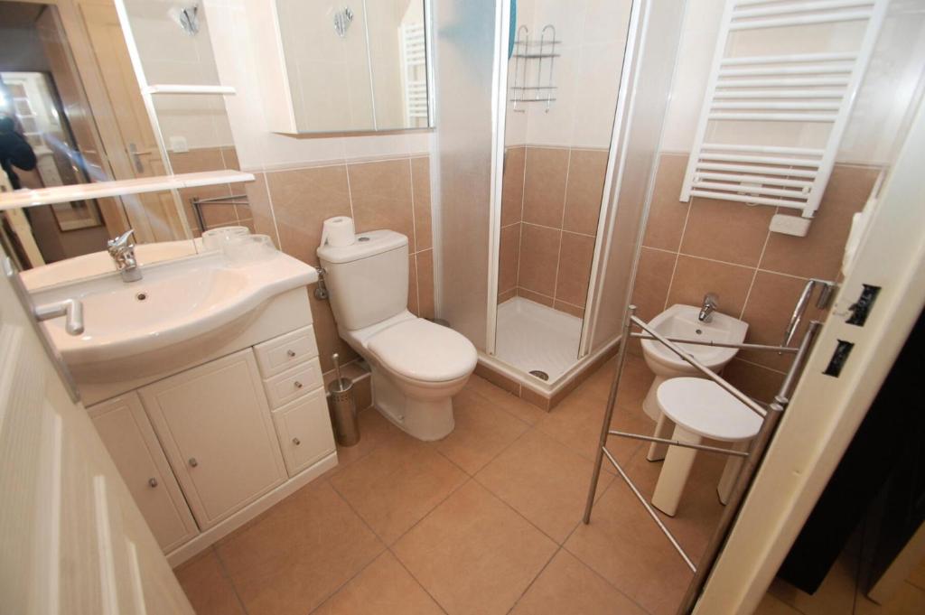 a bathroom with a toilet and a sink and a shower at Résidence Royal Plaza - 3 Pièces pour 6 Personnes 084 in Menton