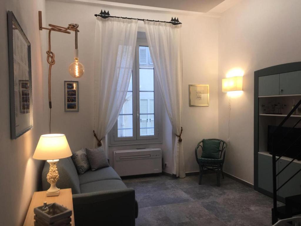 Zdjęcie z galerii obiektu Résidence 7 Rue Saint Michel - GIOTTO - La vie en rose - Gracieux studio avec mezzanine dans le coeur de la rue piétonne Mentonnaise MAE-9034 w Mentonie