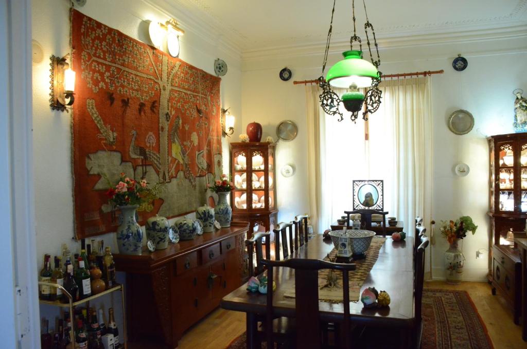 a dining room with a table and a chandelier at Morbey's Chalet in Sintra