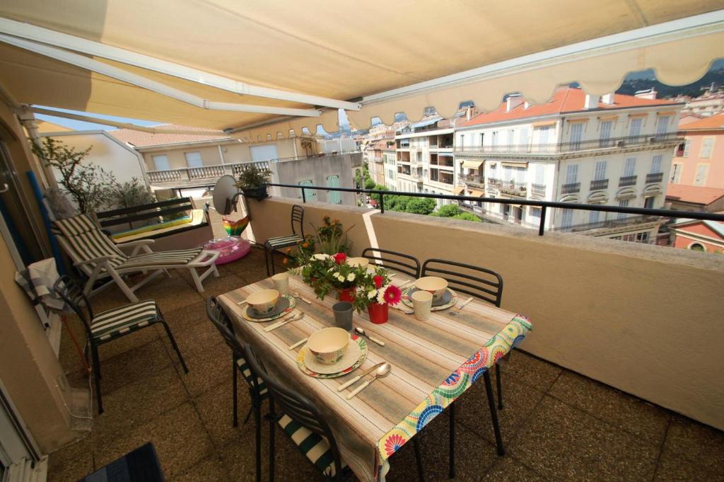 Zdjęcie z galerii obiektu Résidence Queen's Garden - GIOTTO - Joli petit 2Pièces avec grande terrasse et parking en plein centre MAE-9314 w Mentonie