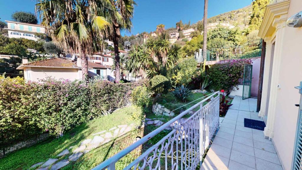 Fotografia z galérie ubytovania Résidence Villa Louise - GIOTTO - Agréable 2 pièces avec terrasse jardin et parking dans résidence avec piscine MAE-9584 v Mentone