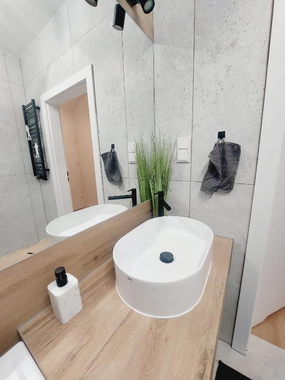 Komfortowe mieszkanie, duży taras, bezpłatny parking, AWG APARTMENTS - 13