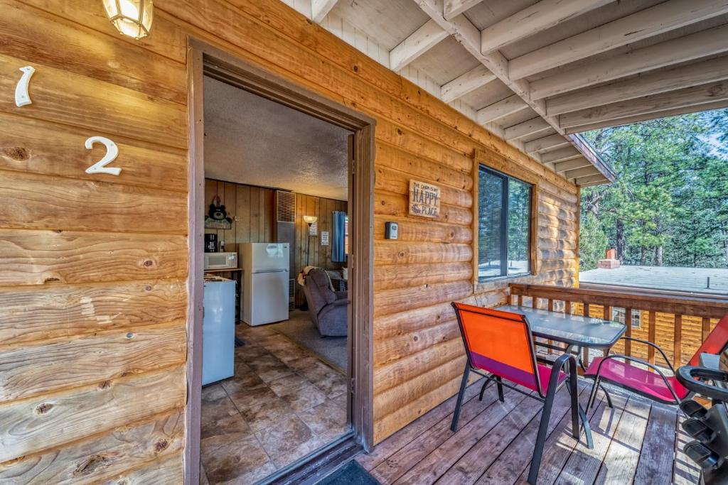 Φωτογραφία από το άλμπουμ του Sleepin' Inn: Quaint Upper Canyon One Bedroom With a Hot tub! σε Ruidoso