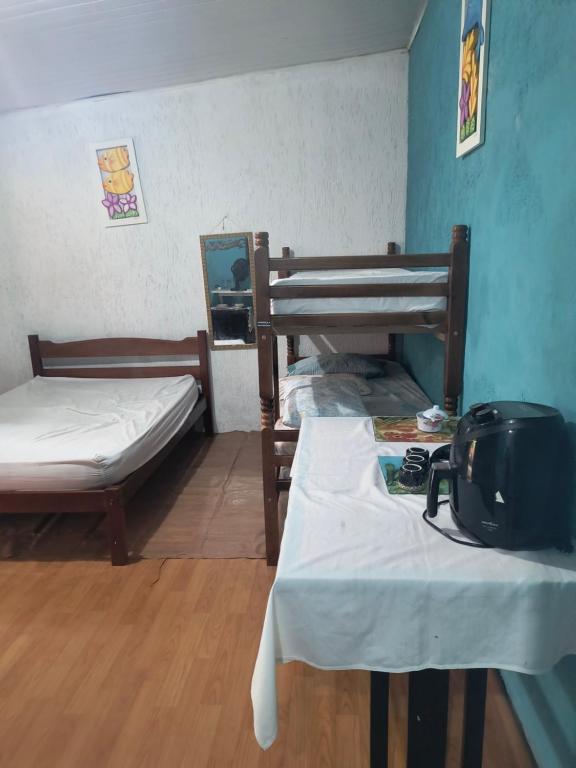 En eller flere senge i et værelse på Perto praia