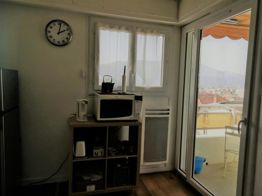 Televízia a/alebo spoločenská miestnosť v ubytovaní Résidence Le Chateau Durieux 1 - Agréable studio au coeur des commerces ! MAE-4104