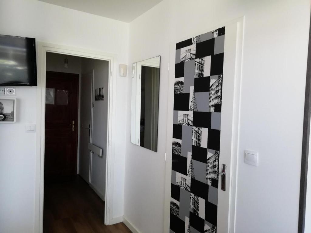 Televízia a/alebo spoločenská miestnosť v ubytovaní Résidence Le Chateau Durieux 1 - Agréable studio au coeur des commerces ! MAE-4104