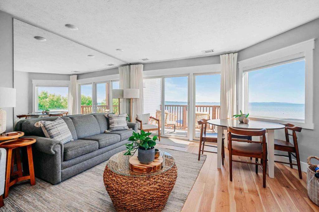 Stunning waterfront, updated TC condo with pool, Traverse City (updated