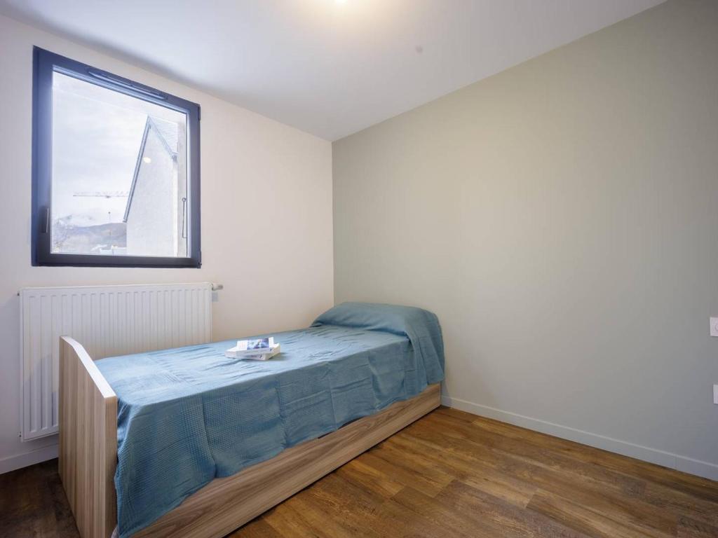 a bedroom with a bed with a blue sheet on it at Appartement Loudenvielle, 3 pièces, 6 personnes - FR-1-695-17 in Loudenvielle