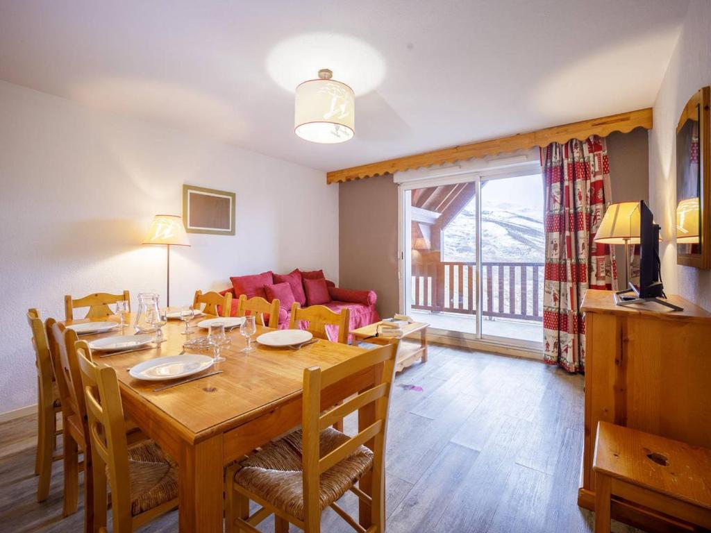 Posedenie v ubytovaní Appartement 10 personnes avec balcon à Peyragudes - 3 chambres, navette gratuite, casier skis - FR-1-695-18