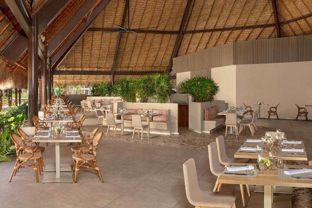 Restaurace v ubytování Dreams Flora Resort & Spa - All Inclusive