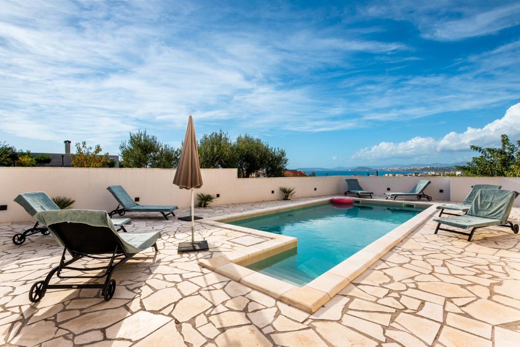 Bazén v ubytovaní Villa Ana perfect for families with kids and groups,House with heated Pool alebo v jeho blízkosti