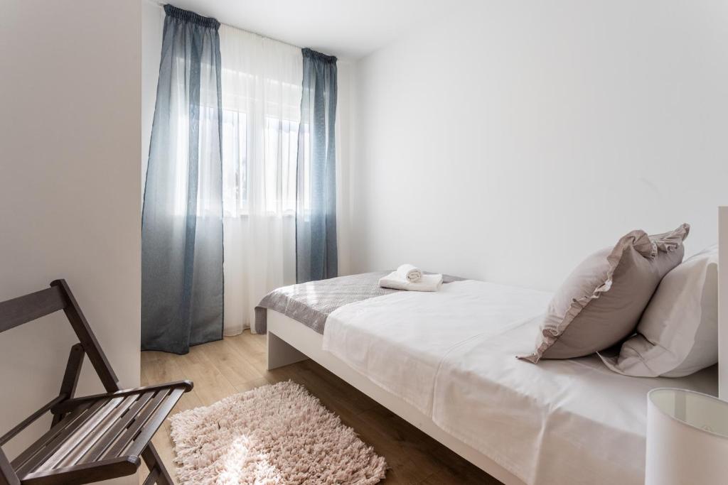 Posteľ alebo postele v izbe v ubytovaní Villa Ana perfect for families with kids and groups,House with heated Pool