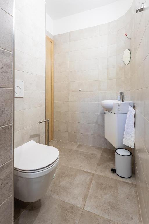 Kúpeľňa v ubytovaní Villa Ana perfect for families with kids and groups,House with heated Pool