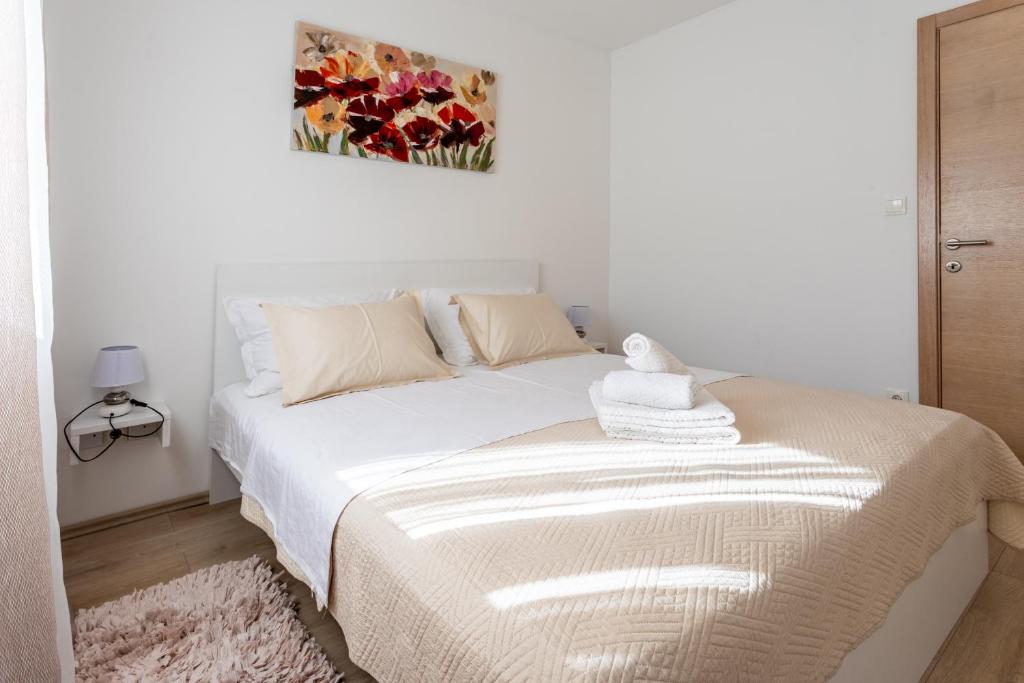 Posteľ alebo postele v izbe v ubytovaní Villa Ana perfect for families with kids and groups,House with heated Pool