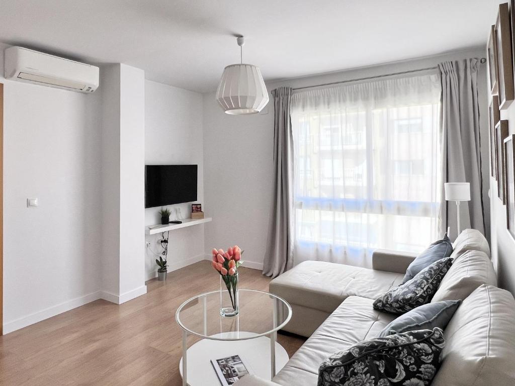 TV a/nebo společenská místnost v ubytování Destino Málaga, El Palo I