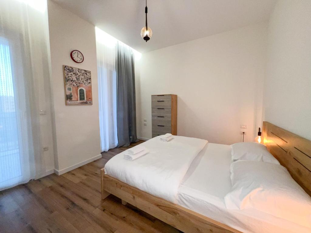Cane Apartment Emerald - Image 2