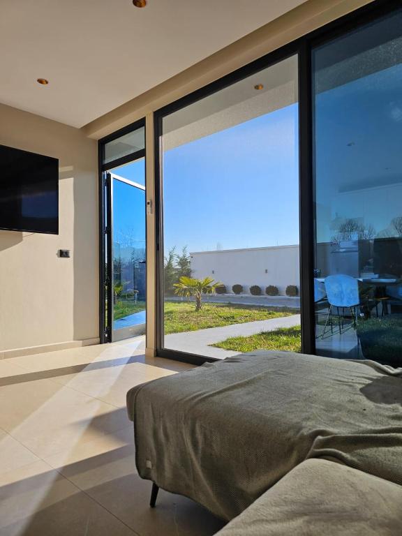 Sunrise Villa - Image 2