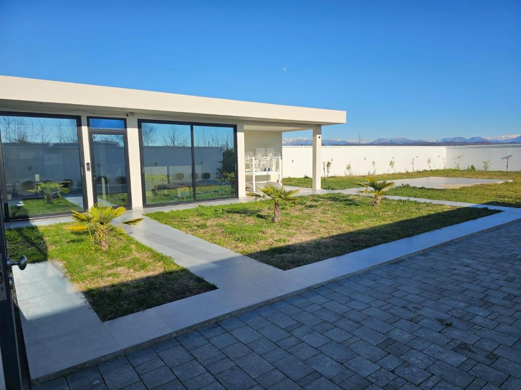 Sunrise Villa - Image 9