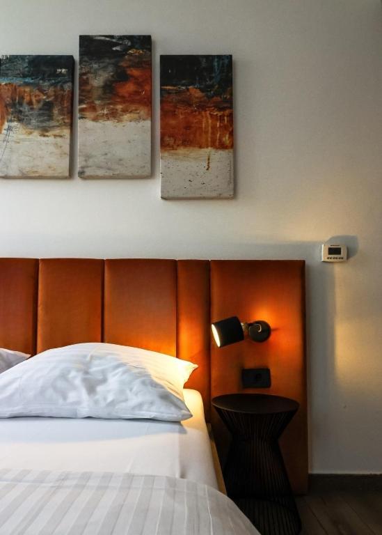 Łóżko lub łóżka w pokoju w obiekcie Hotel National