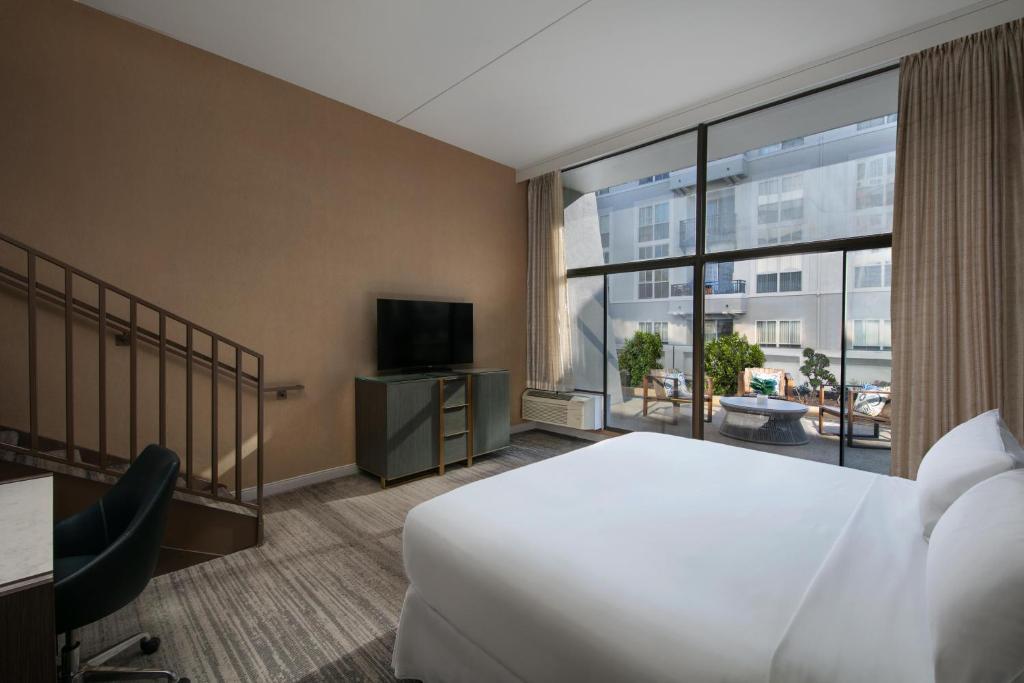 Hotel Dena, Pasadena Los Angeles, a Tribute Portfolio Hotel - 