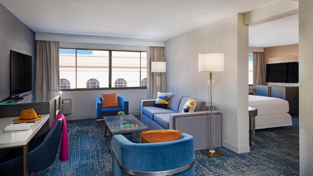 Hotel Dena, Pasadena Los Angeles, a Tribute Portfolio Hotel - Deluxe King Suite With Sofa Bed