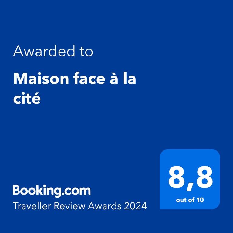 Maison face à la cité - 11