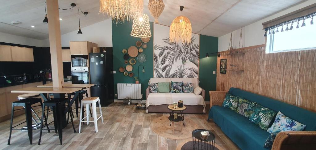 a living room with a couch and a table at Maison 3 étoiles , proche plages, Cotinière, & St Pierre in La Cotinière