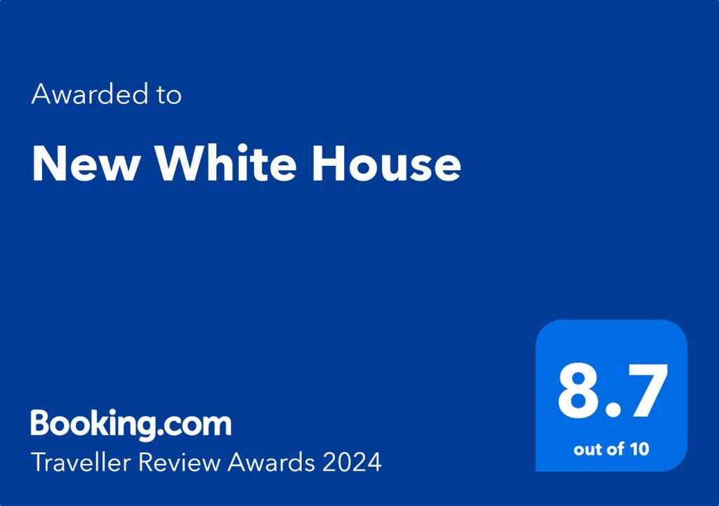 una pantalla azul con las palabras "Casa Blanca nueva" en New White House en Colombo