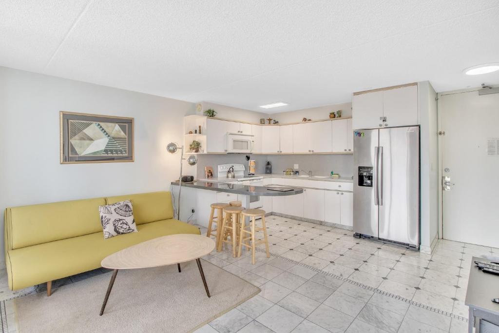 Curated visual reference: High Rise Ocean View Condos Near Beach Reference: High Rise Ocean View Waikiki Condo Free Parking Wi Fi