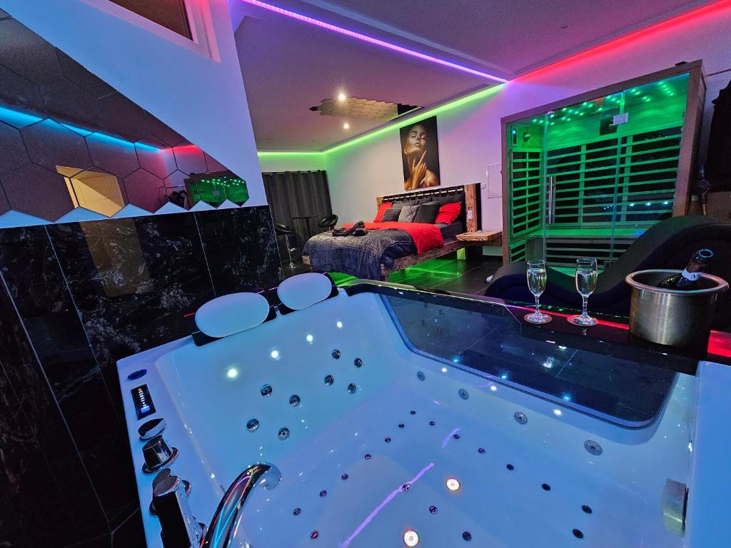 Fotografie z fotogalerie ubytování Magnifique Suite Spa Luxembourg v destinaci Differdange