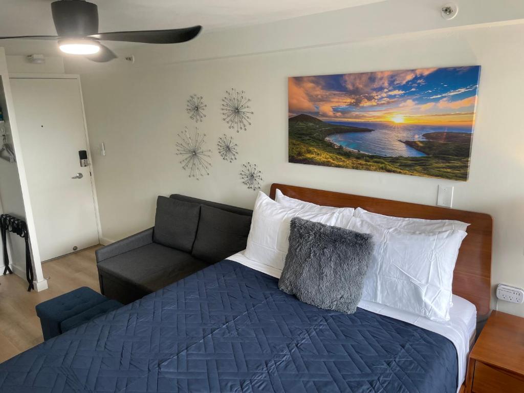 Contemporary Ocean View Suite - Heart of Waikiki! photo