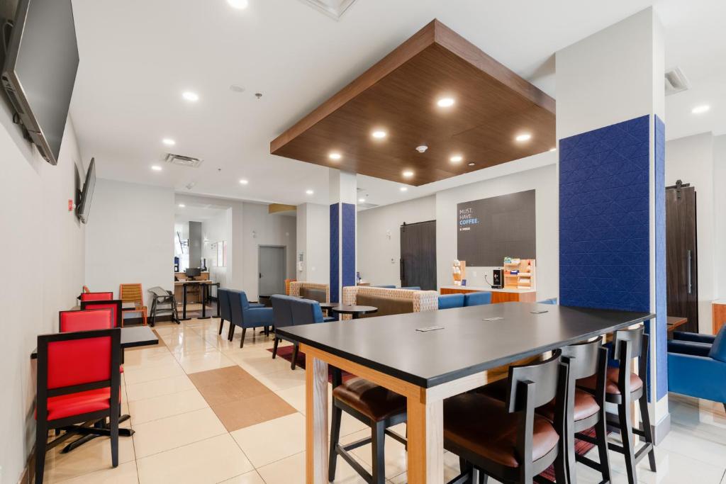 Holiday Inn Express Hotel & Suites-Edmonton South by IHG - Resim 15