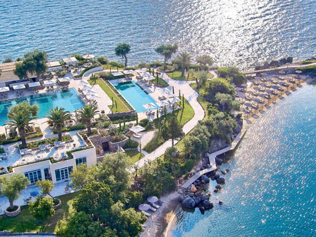 Bazén v ubytování Corfu Imperial, A Grecotel Resort to Live nebo v jeho okolí