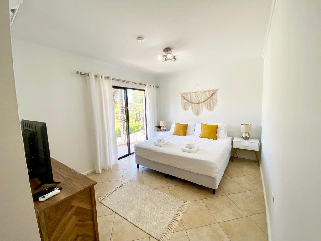 Postel nebo postele na pokoji v ubytování Casa Azure Aruba