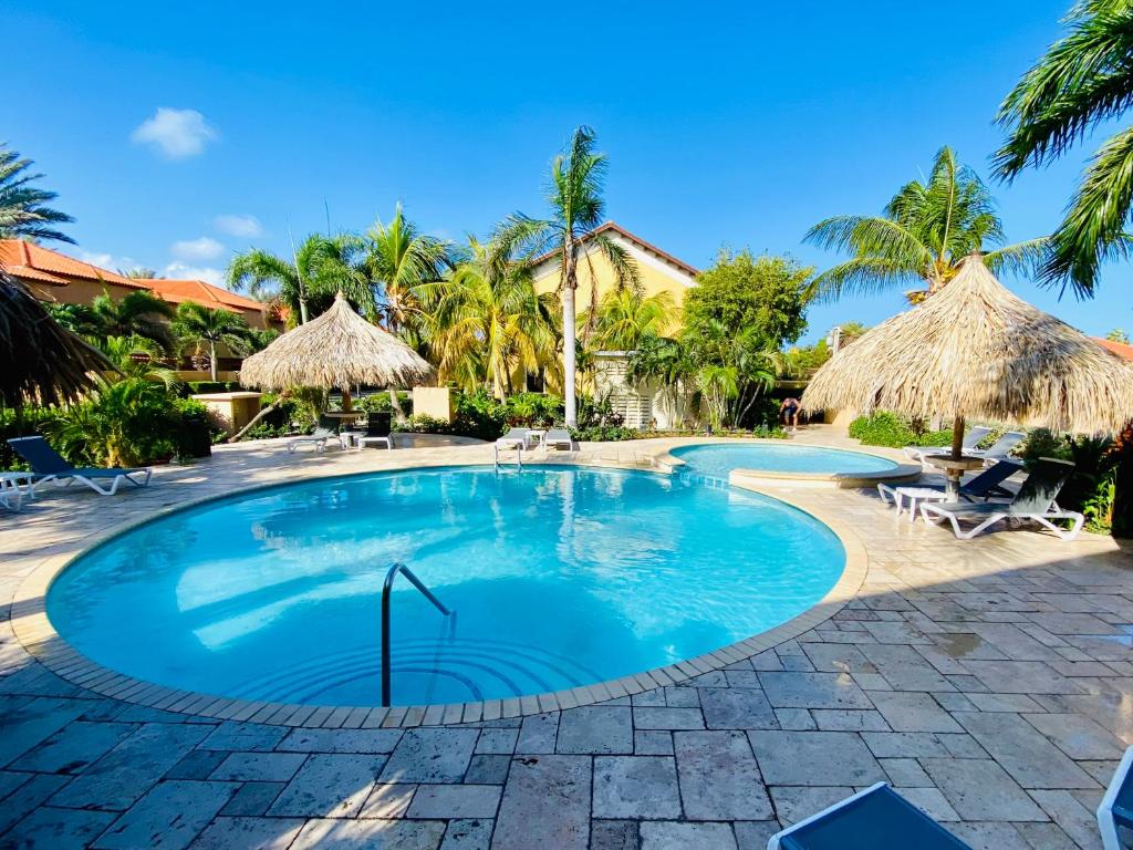 Bazén v ubytování Casa Azure Aruba nebo v jeho okolí