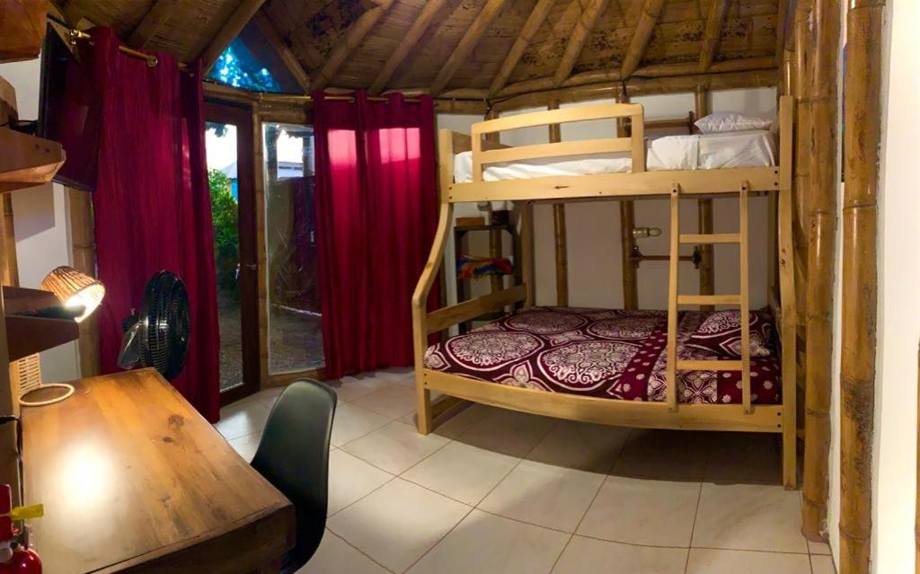 Postel nebo postele na pokoji v ubytování ITCHIMBIA GARDEN AYAMPE Montaña y Mar