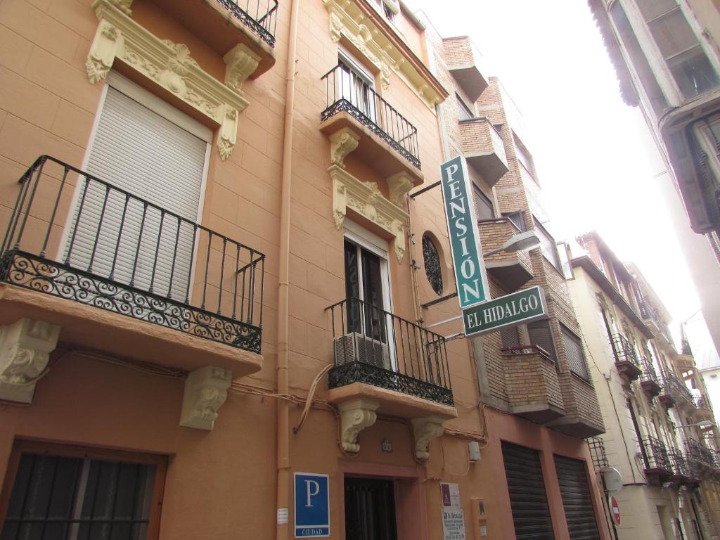 a street sign on the side of a building at Pensión El Hidalgo in Granada