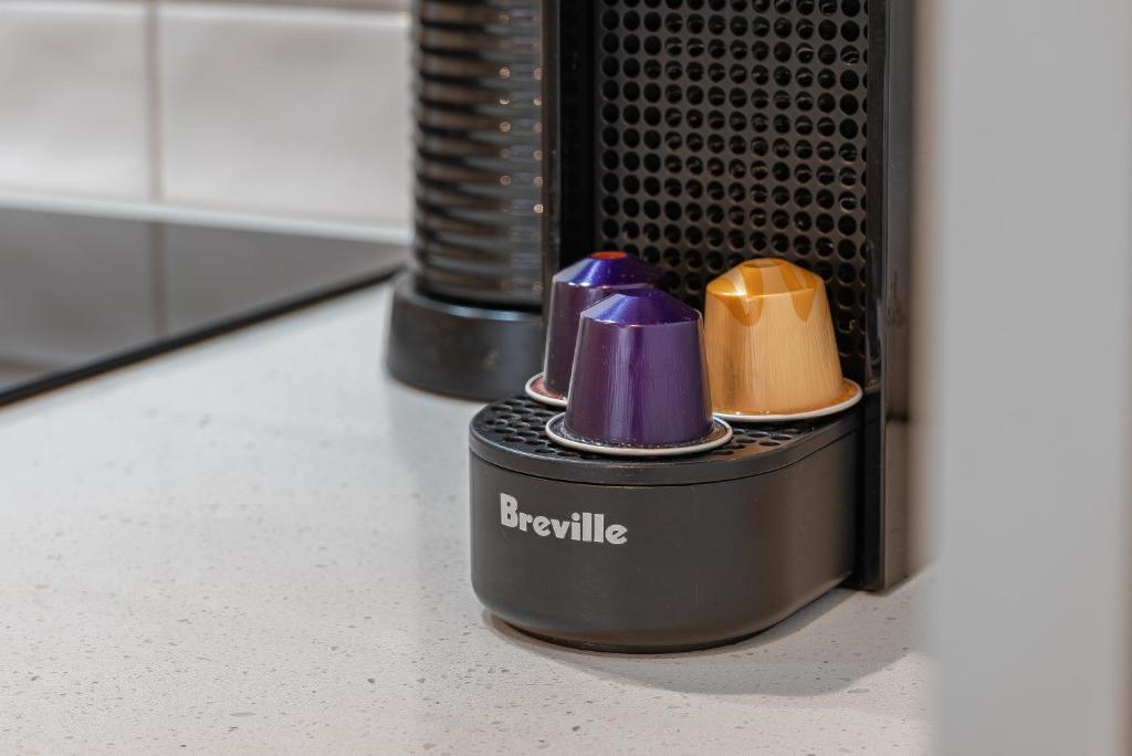 Urban Nest - Entire Townhouse and Free Parking - Resim 12