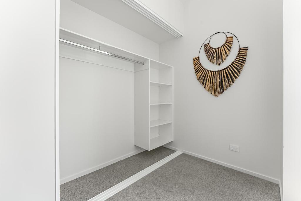 Urban Nest - Entire Townhouse and Free Parking - Resim 26